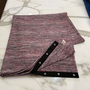 Beautiful Lululemon Vanessa Pink/Black Scarf-EUC